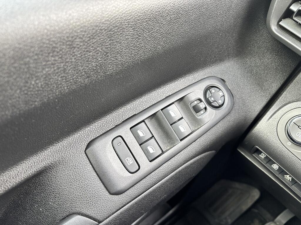 OZ190V01572_24.webp_COMBO  1.5 tdci 96 kW manuál