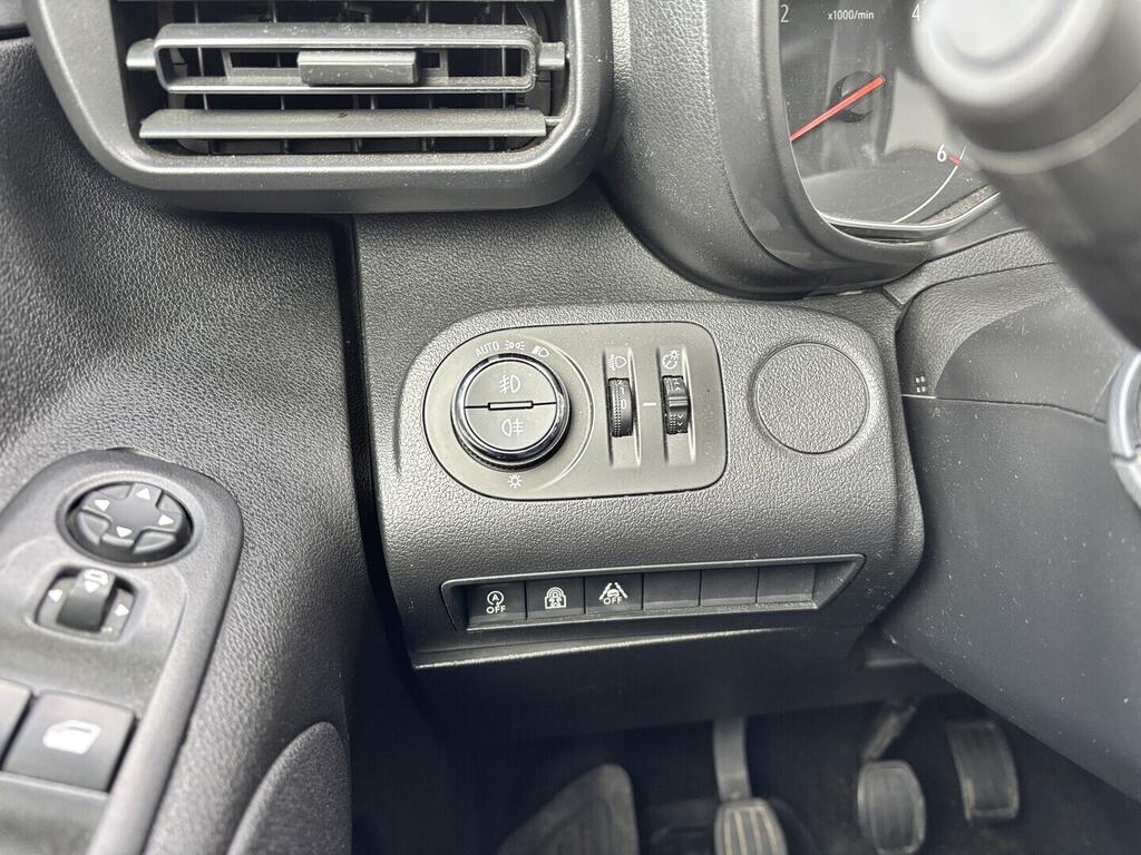 OZ190V01572_25.webp_COMBO  1.5 tdci 96 kW manuál