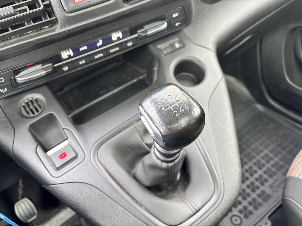 OZ190V01572_33.webp_COMBO  1.5 tdci 96 kW manuál