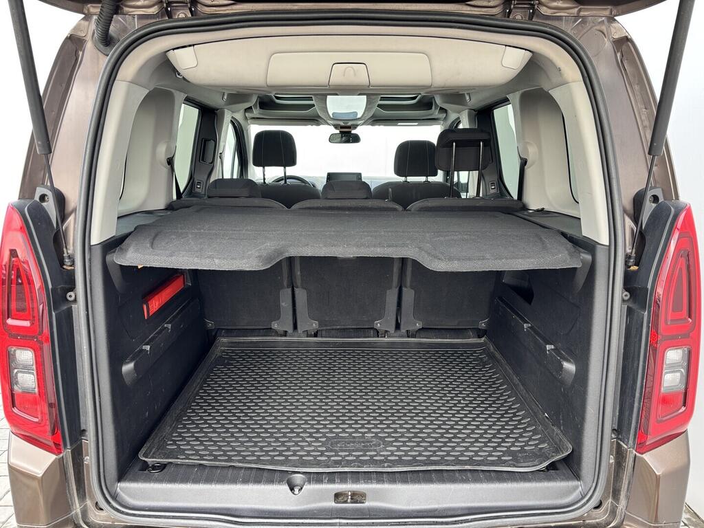 OZ190V01572_37.webp_COMBO  1.5 tdci 96 kW manuál