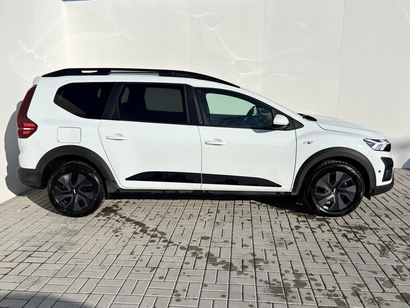 OZ190V01574_11.webp_JOGGER expression 1.0 TCe 67 kW manuál