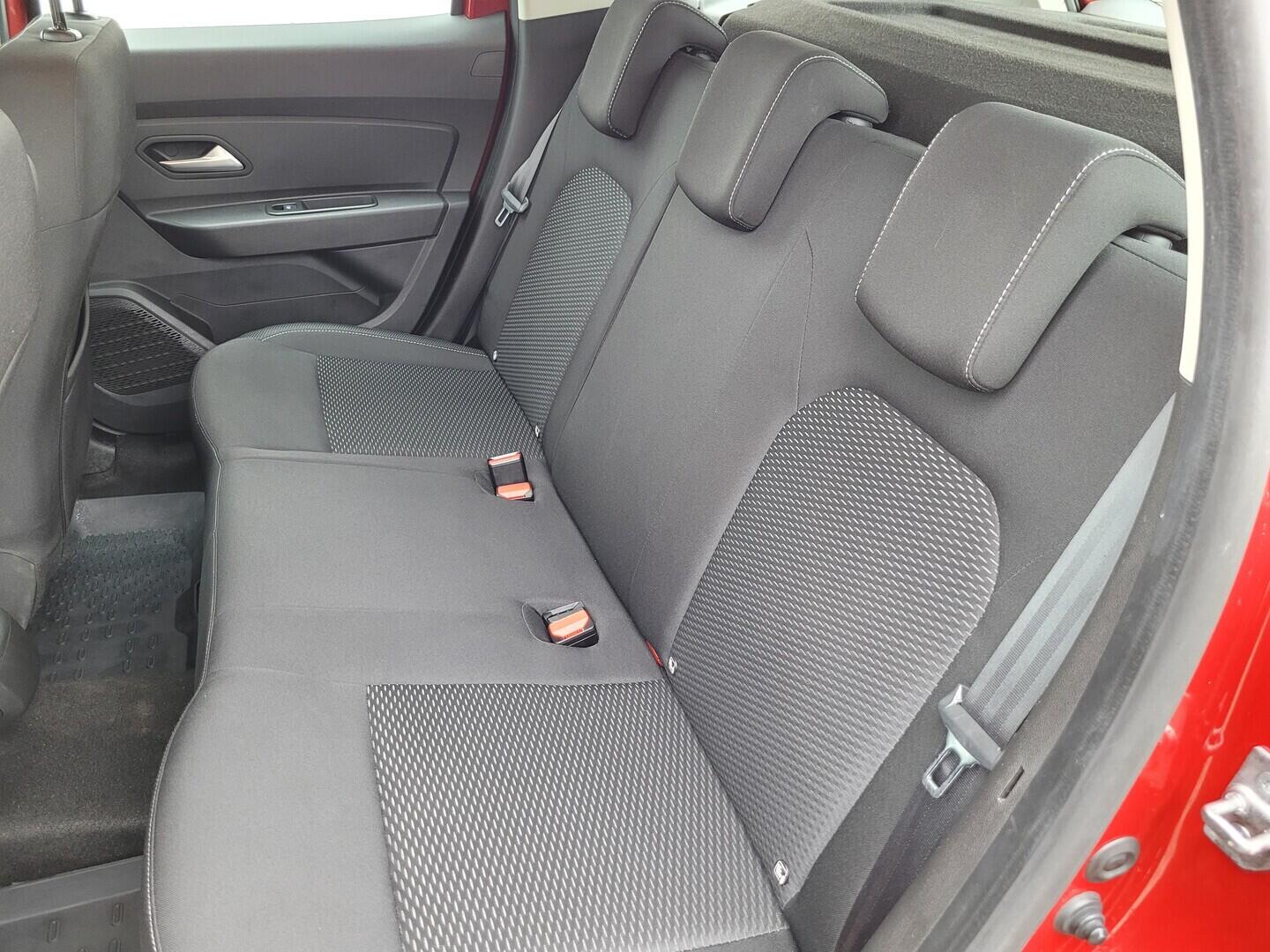 OZ190V01577_32.webp_DUSTER  1.0 TCe 67 kW manuál, DPH