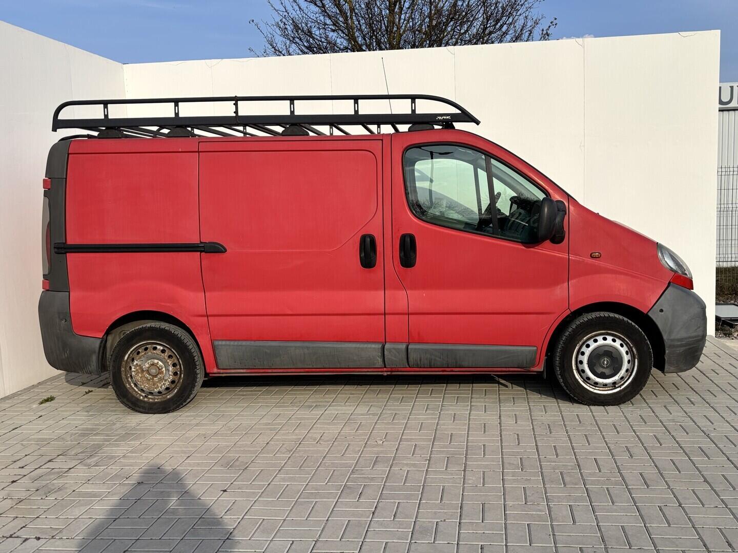 OZ190V01589_13.webp_VIVARO  1.9 Dti 74 kW manuál, DPH