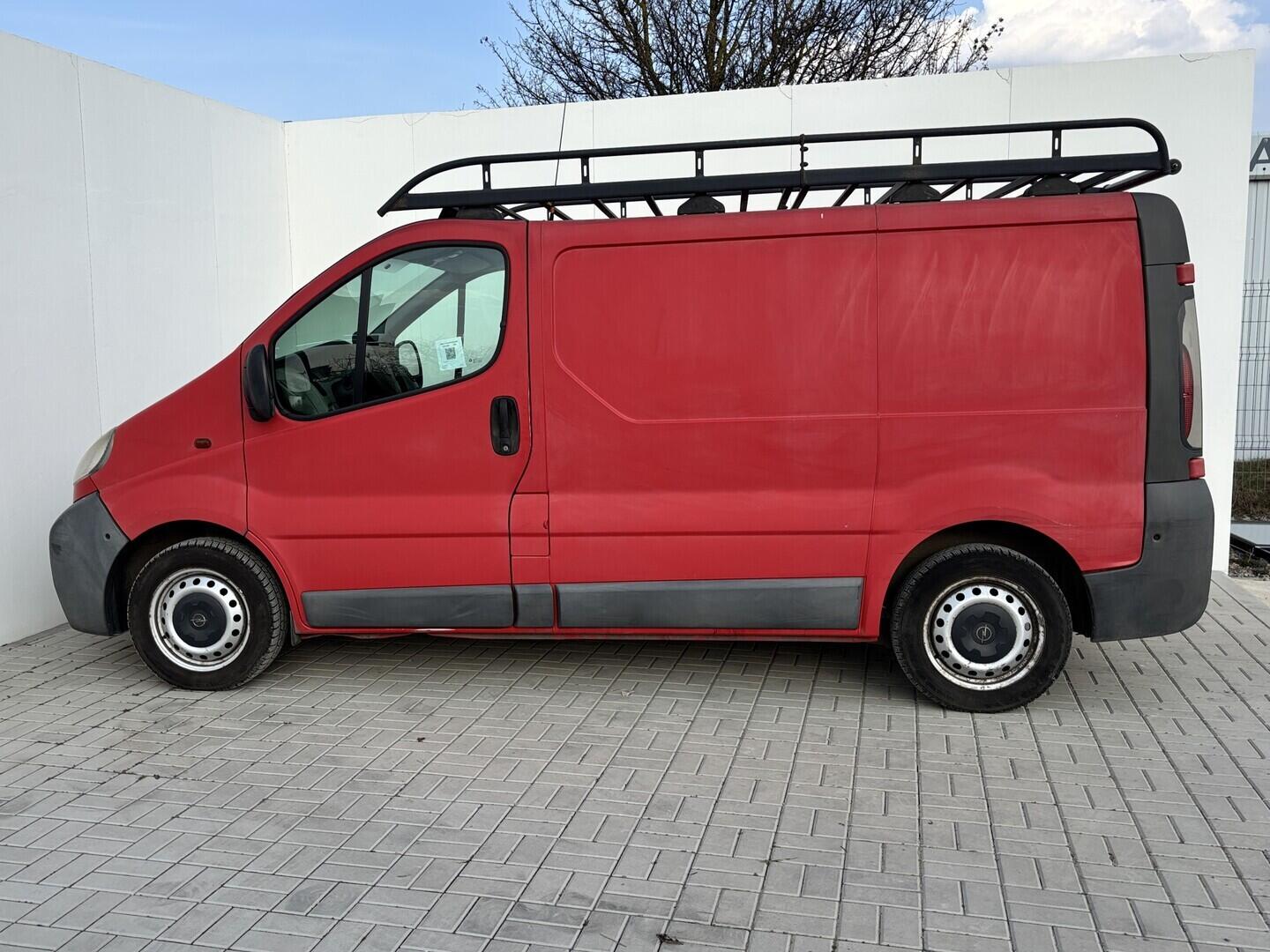 OZ190V01589_17.webp_VIVARO  1.9 Dti 74 kW manuál, DPH