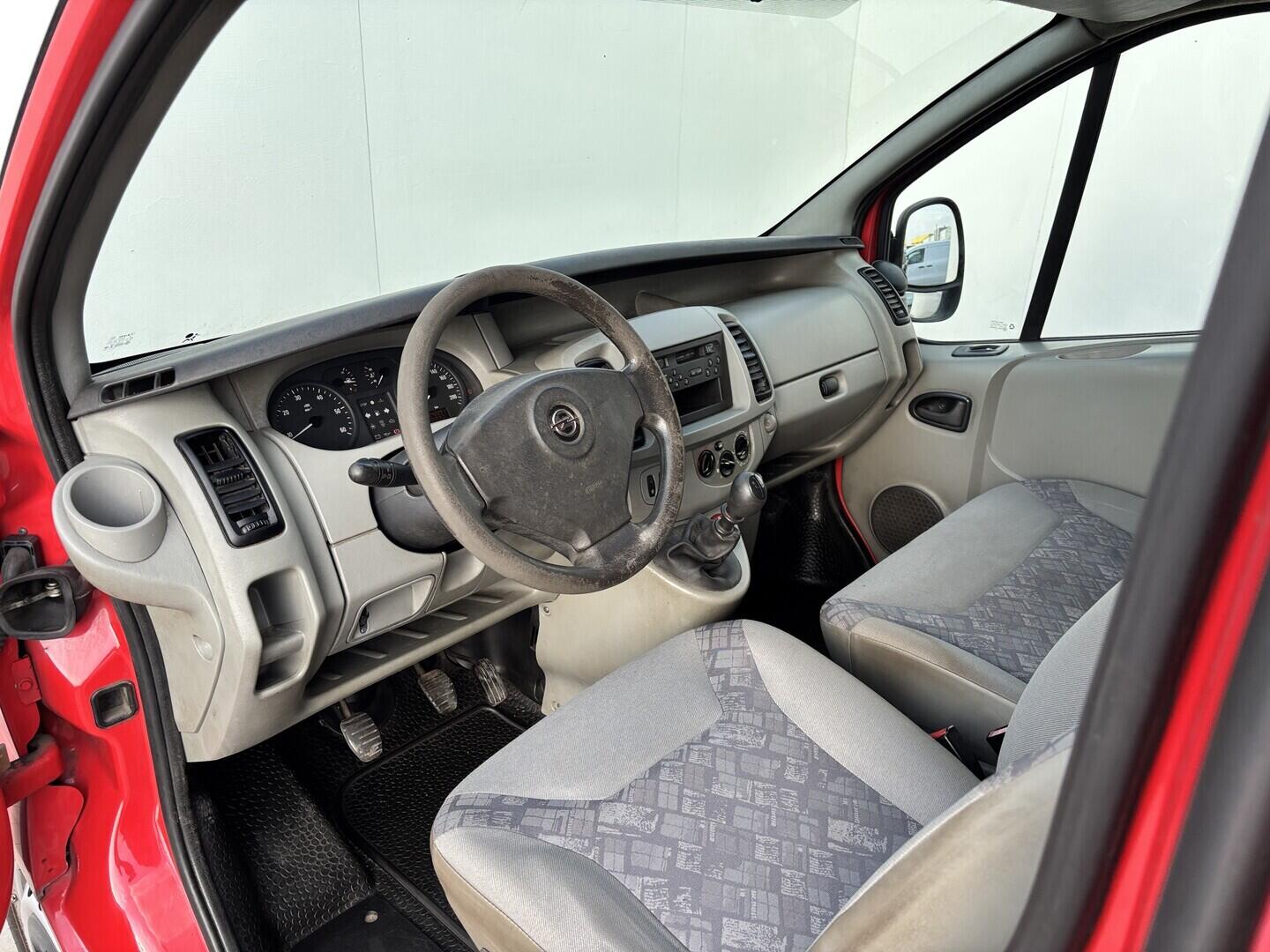 OZ190V01589_19.webp_VIVARO  1.9 Dti 74 kW manuál, DPH