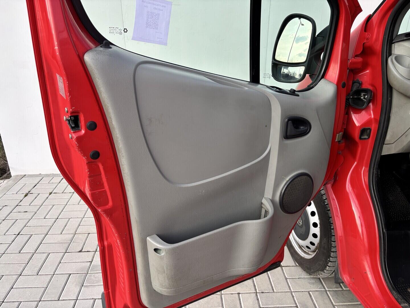 OZ190V01589_20.webp_VIVARO  1.9 Dti 74 kW manuál, DPH