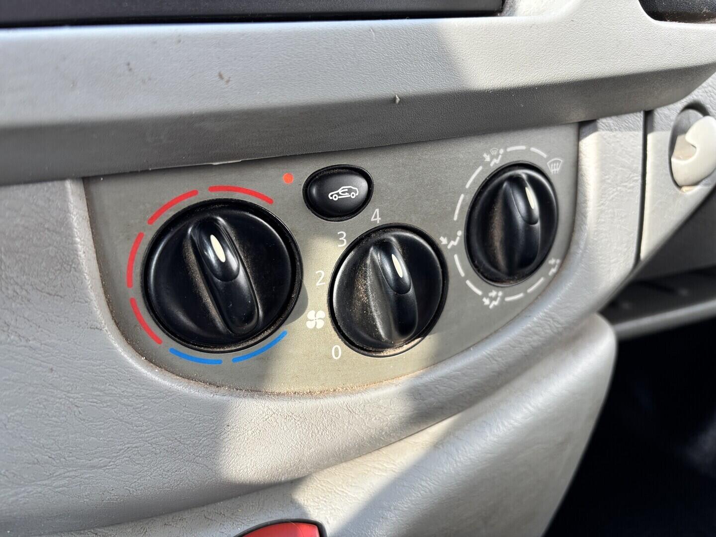 OZ190V01589_23.webp_VIVARO  1.9 Dti 74 kW manuál, DPH