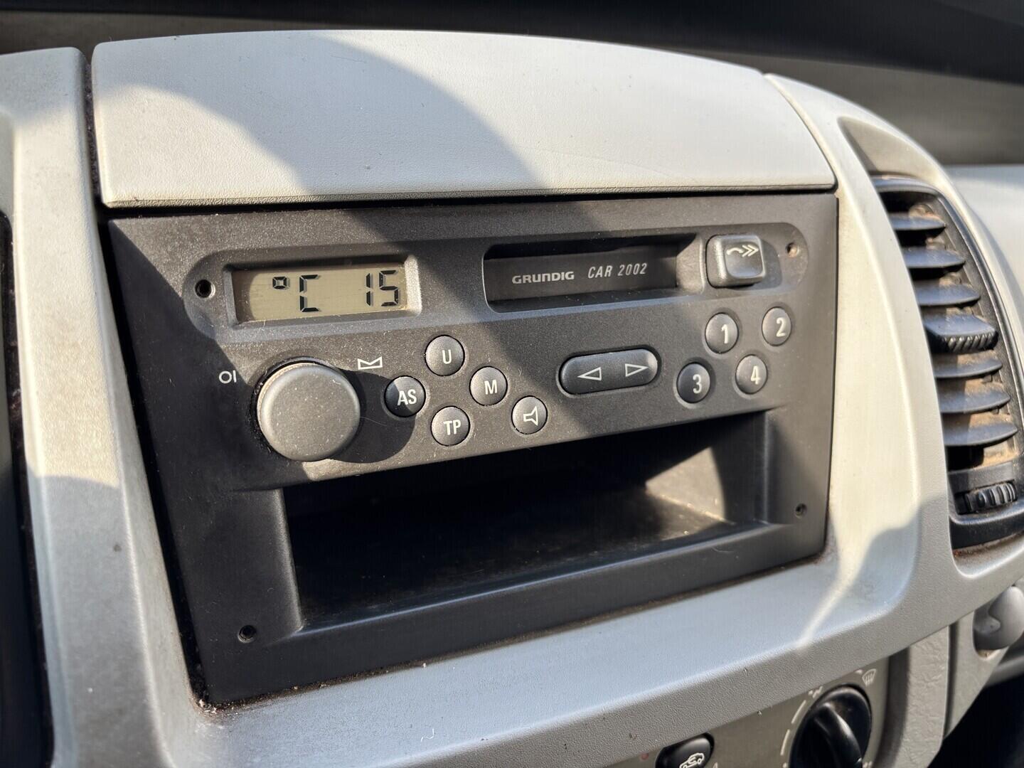 OZ190V01589_25.webp_VIVARO  1.9 Dti 74 kW manuál, DPH