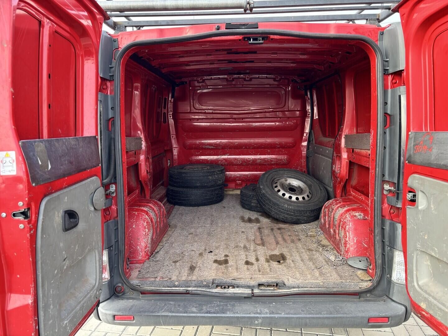 OZ190V01589_26.webp_VIVARO  1.9 Dti 74 kW manuál, DPH