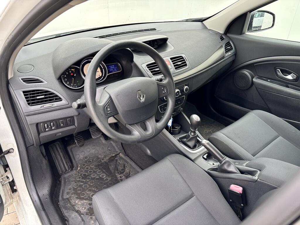 OZ190V01595_18.webp_MÉGANE DYNAMIQUE 1.6 SCe 81 kW manuál