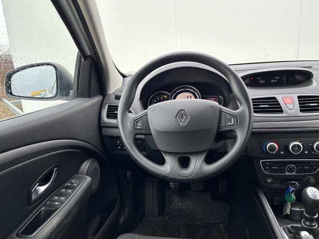 OZ190V01595_21.webp_MÉGANE DYNAMIQUE 1.6 SCe 81 kW manuál