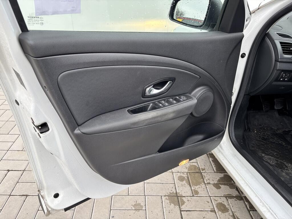 OZ190V01595_23.webp_MÉGANE DYNAMIQUE 1.6 SCe 81 kW manuál