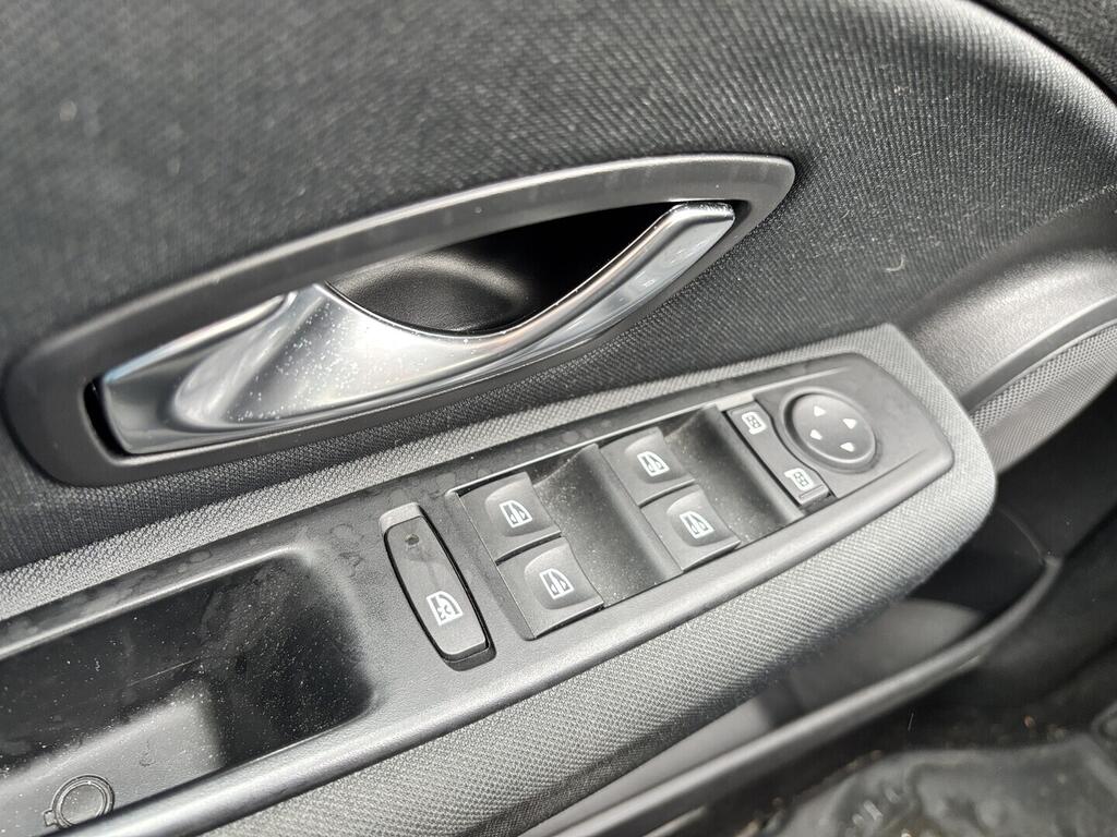 OZ190V01595_24.webp_MÉGANE DYNAMIQUE 1.6 SCe 81 kW manuál