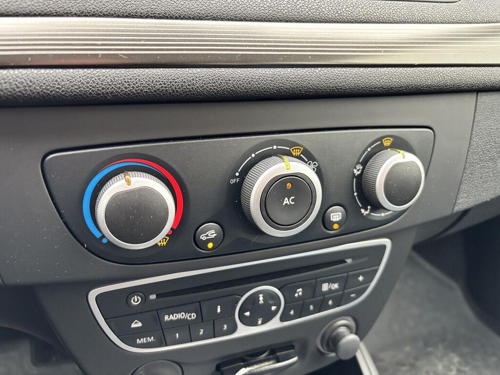 OZ190V01595_29.webp_MÉGANE DYNAMIQUE 1.6 SCe 81 kW manuál