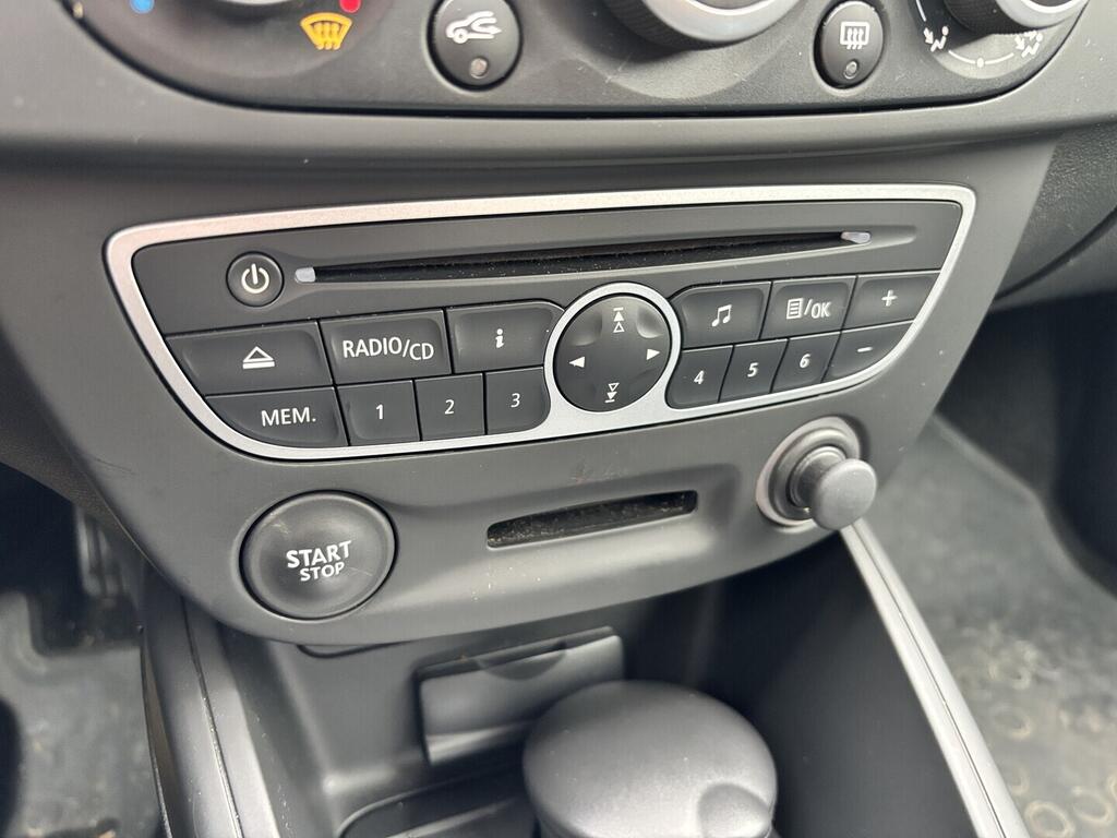 OZ190V01595_30.webp_MÉGANE DYNAMIQUE 1.6 SCe 81 kW manuál