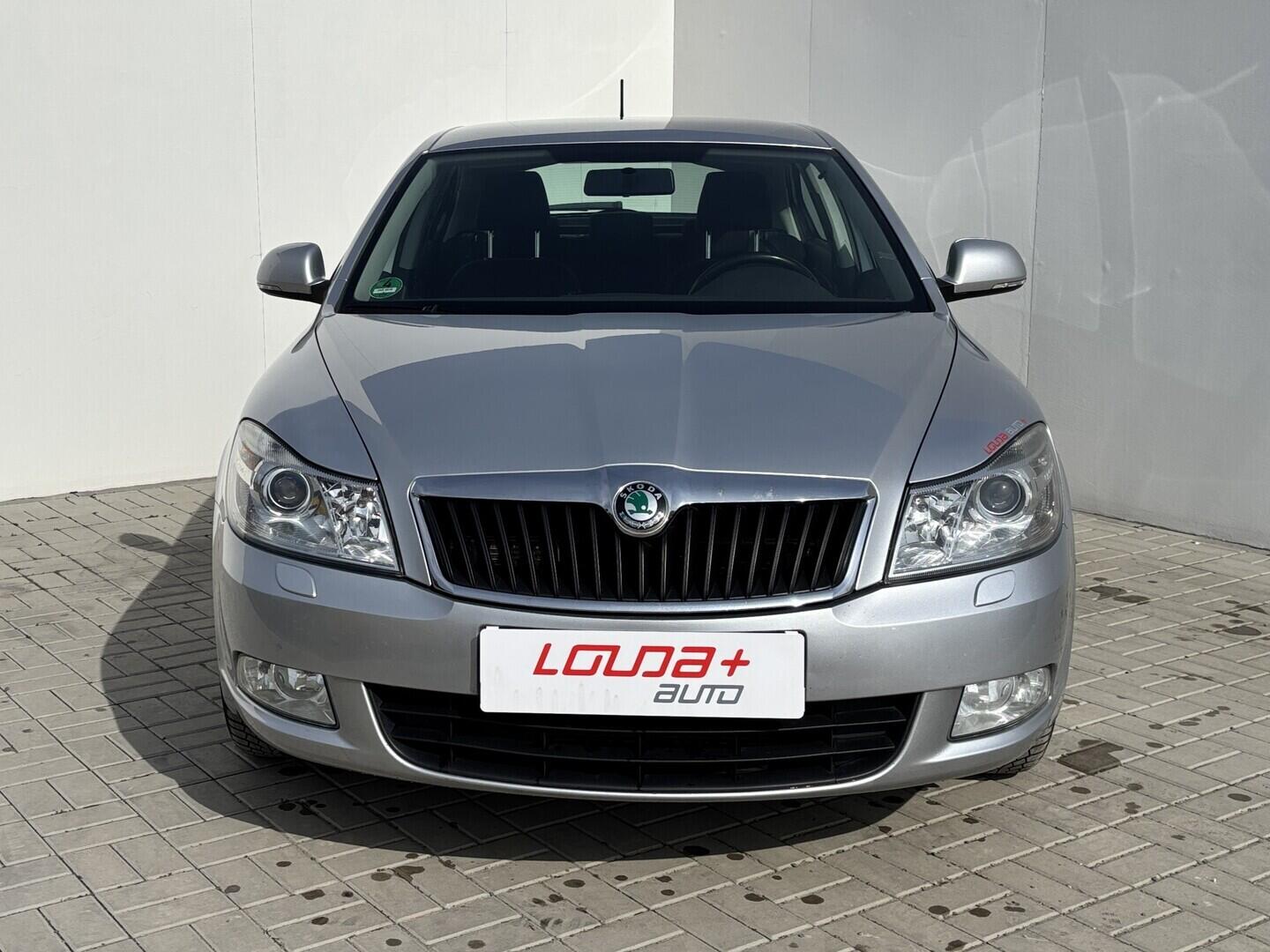 OZ190V01602_11.webp_OCTAVIA Elegance 2.0 TDI 103 kW automat