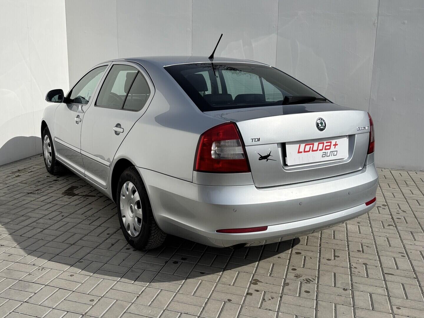 OZ190V01602_16.webp_OCTAVIA Elegance 2.0 TDI 103 kW automat