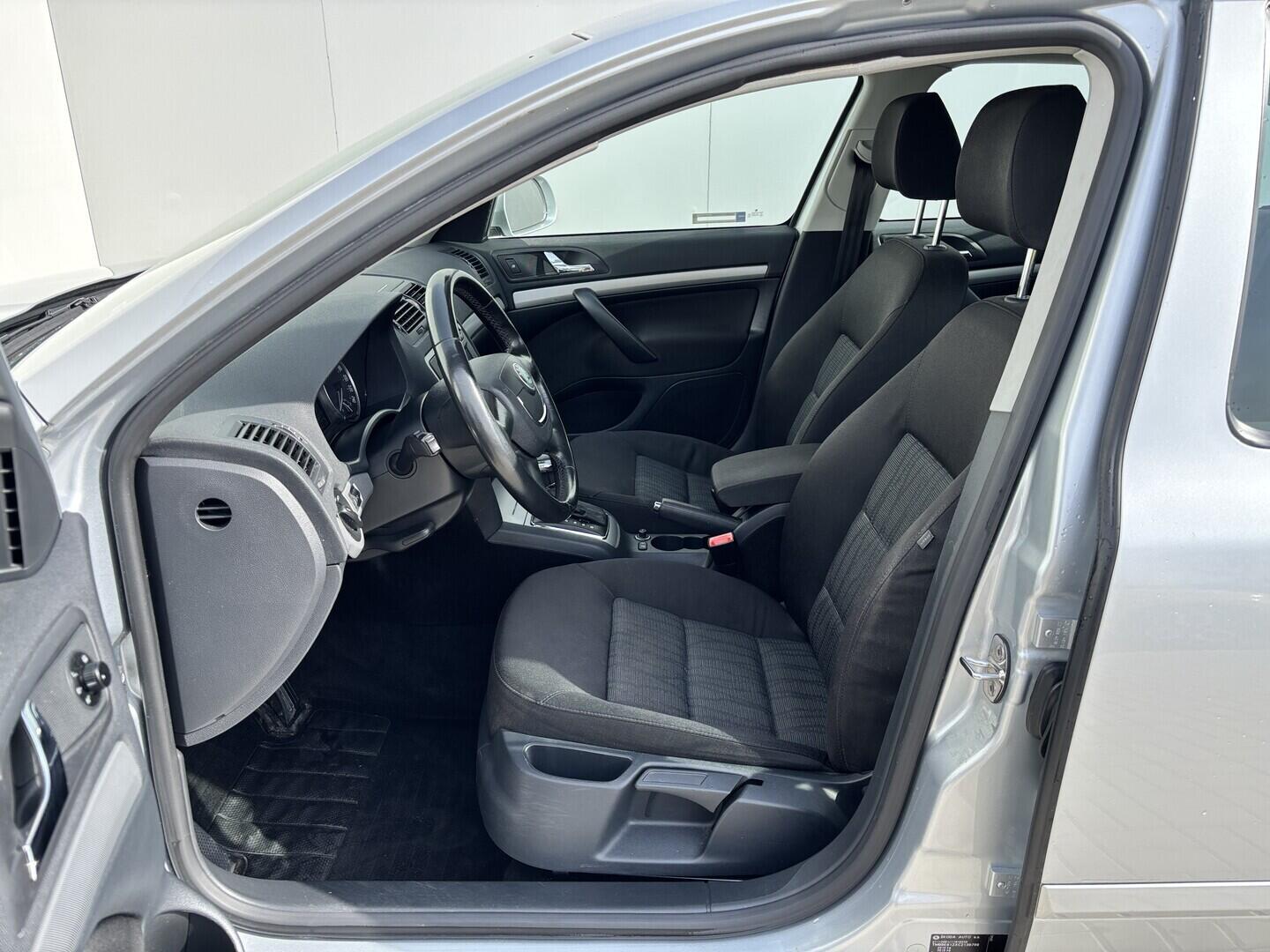 OZ190V01602_18.webp_OCTAVIA Elegance 2.0 TDI 103 kW automat