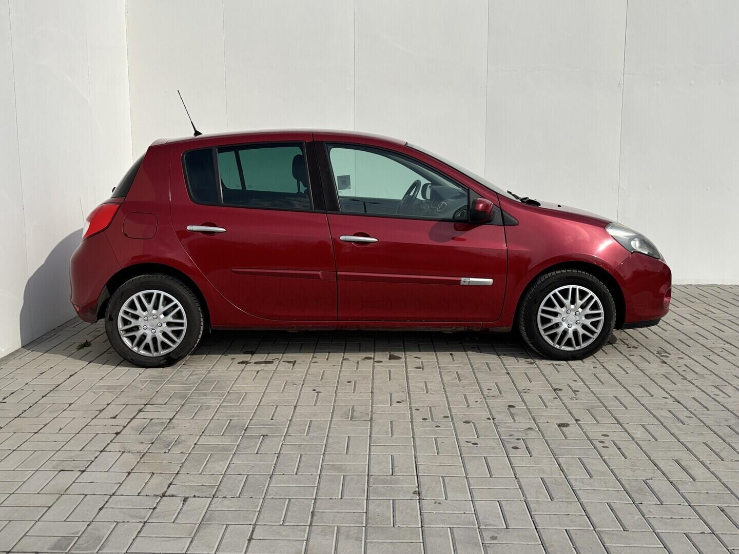 OZ190V01603_13.webp_CLIO  1.1 SCe 55 kW manuál