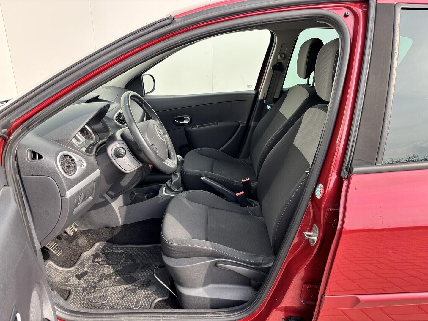 OZ190V01603_18.webp_CLIO  1.1 SCe 55 kW manuál