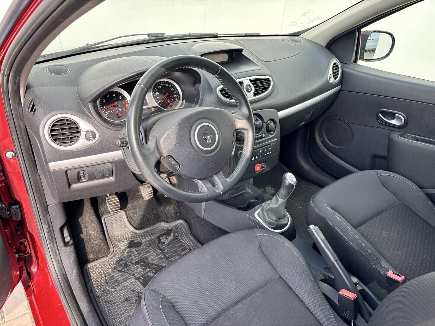 OZ190V01603_19.webp_CLIO  1.1 SCe 55 kW manuál