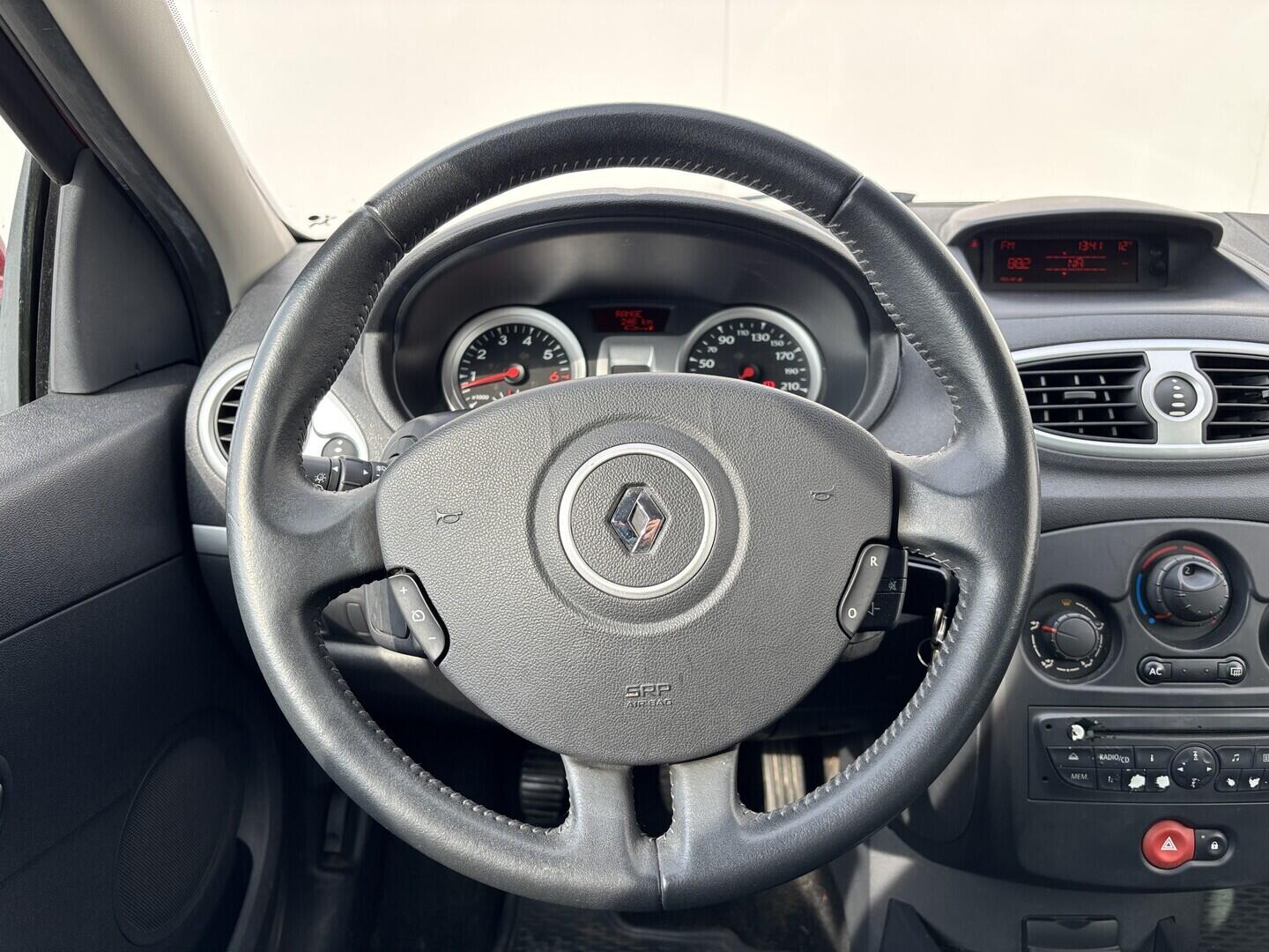 OZ190V01603_20.webp_CLIO  1.1 SCe 55 kW manuál