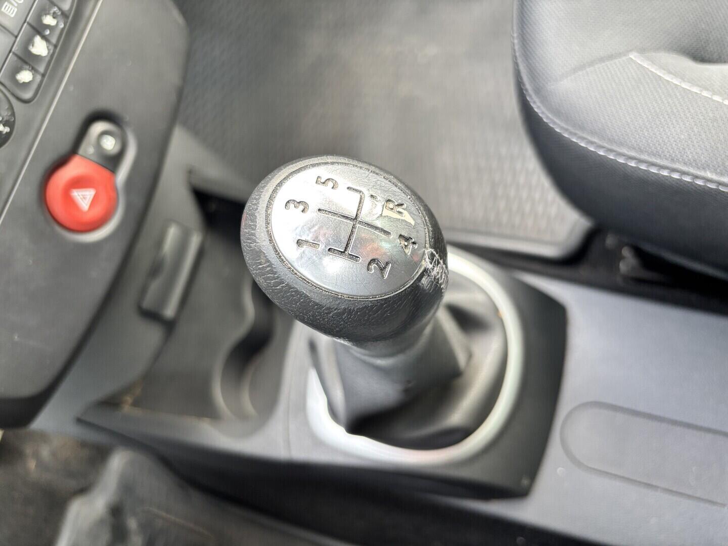 OZ190V01603_29.webp_CLIO  1.1 SCe 55 kW manuál