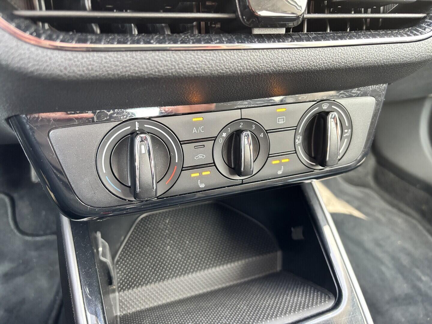 OZ190V01605_37.webp_FABIA Style 1.0 TSI 70 kW manuál