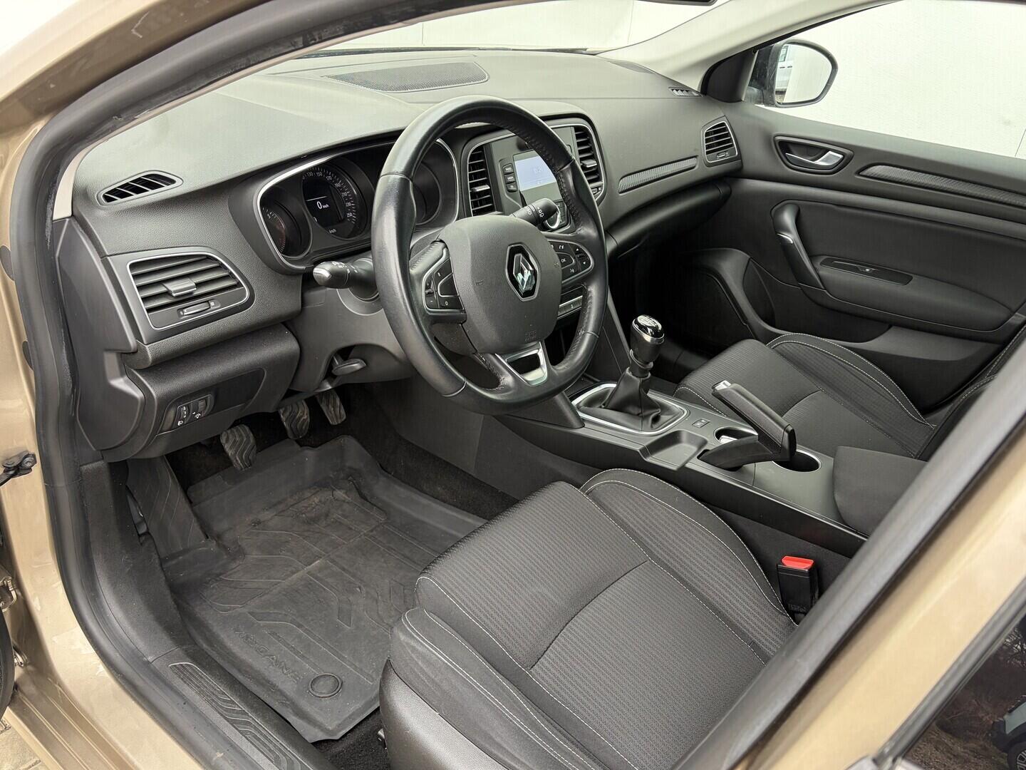 OZ190V01608_19.webp_MÉGANE Limited 1.2 TCe 97 kW manuál