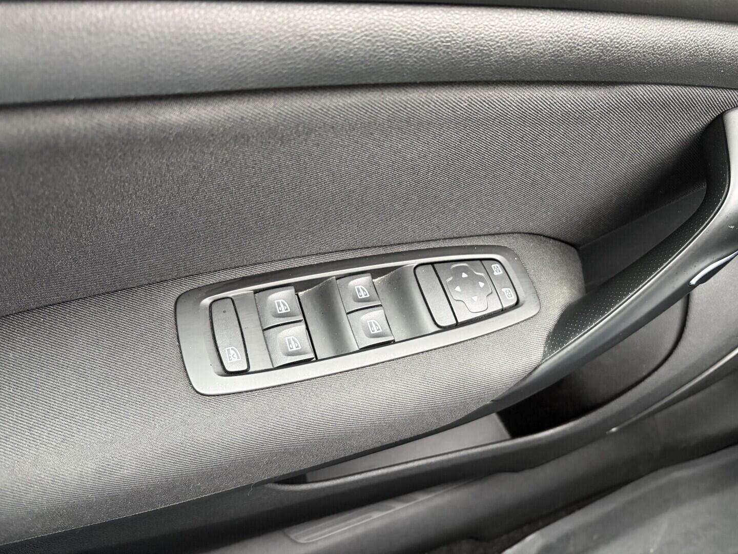 OZ190V01608_20.webp_MÉGANE Limited 1.2 TCe 97 kW manuál