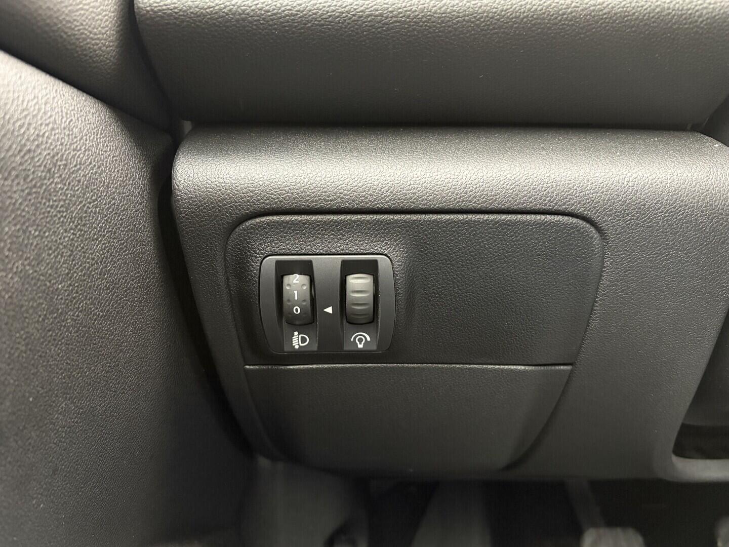 OZ190V01608_21.webp_MÉGANE Limited 1.2 TCe 97 kW manuál