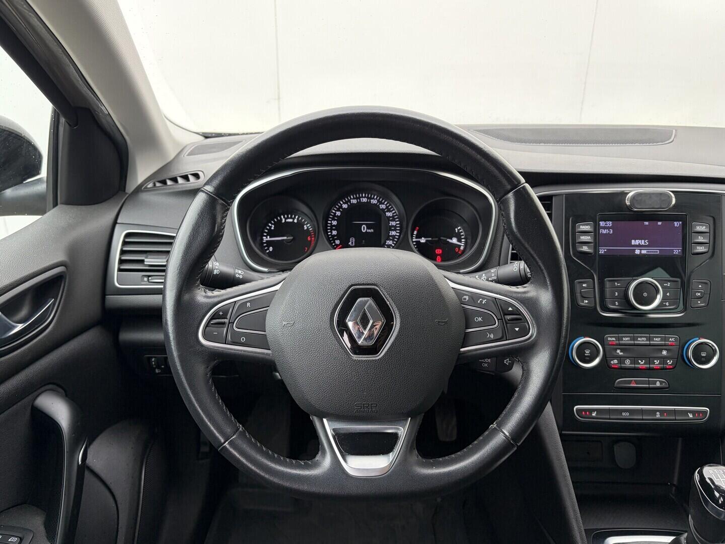 OZ190V01608_22.webp_MÉGANE Limited 1.2 TCe 97 kW manuál