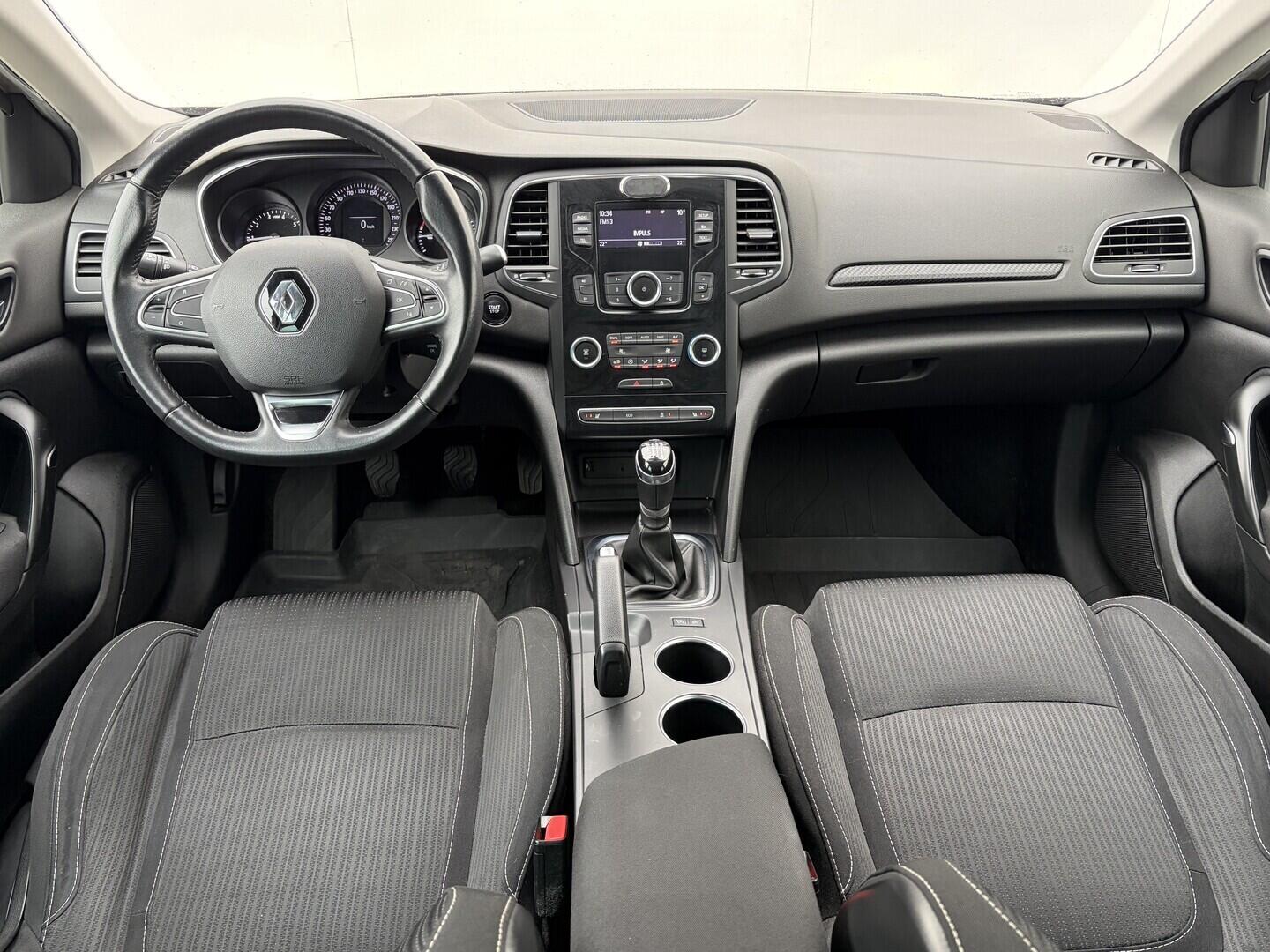 OZ190V01608_24.webp_MÉGANE Limited 1.2 TCe 97 kW manuál