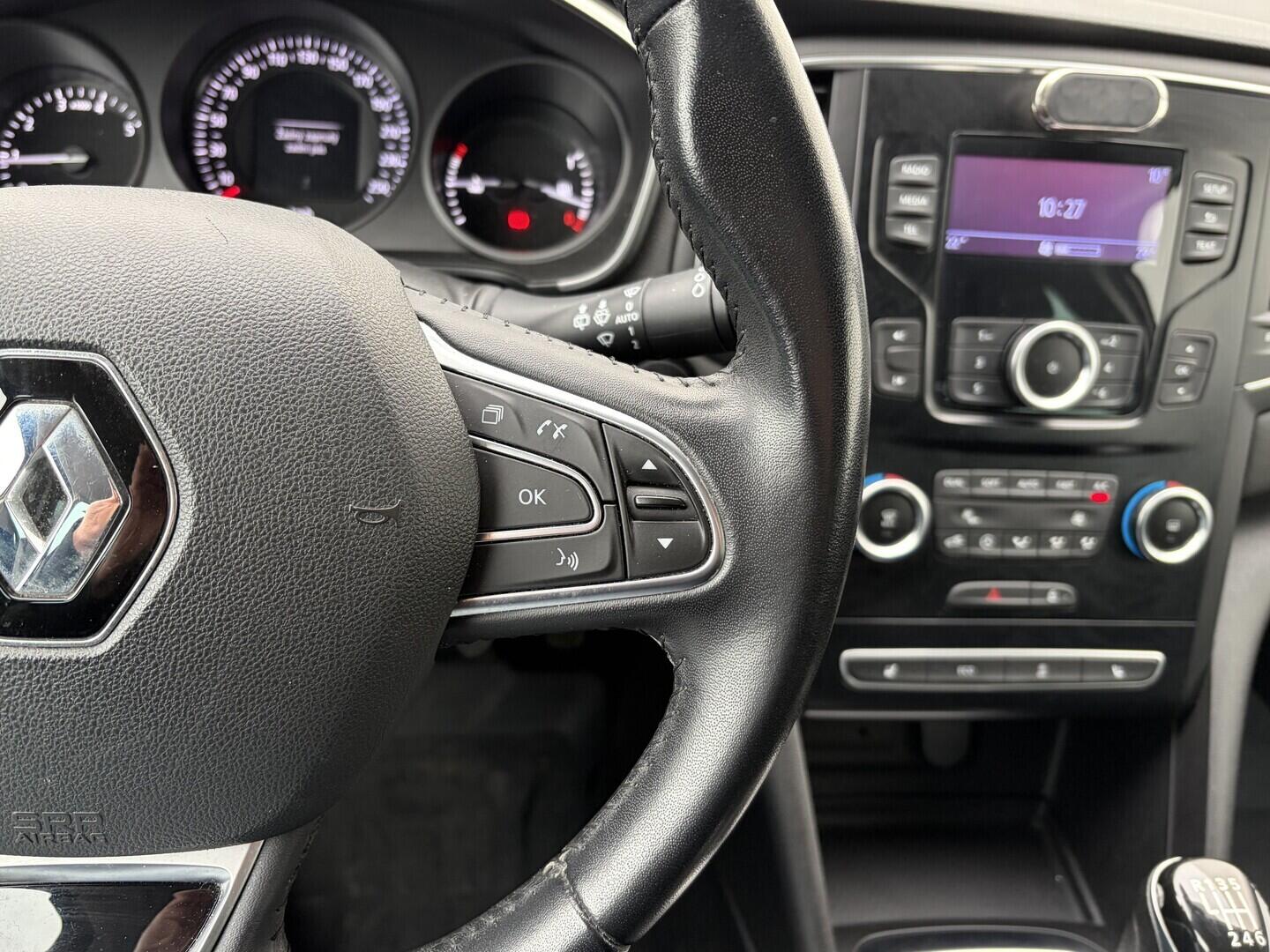 OZ190V01608_26.webp_MÉGANE Limited 1.2 TCe 97 kW manuál