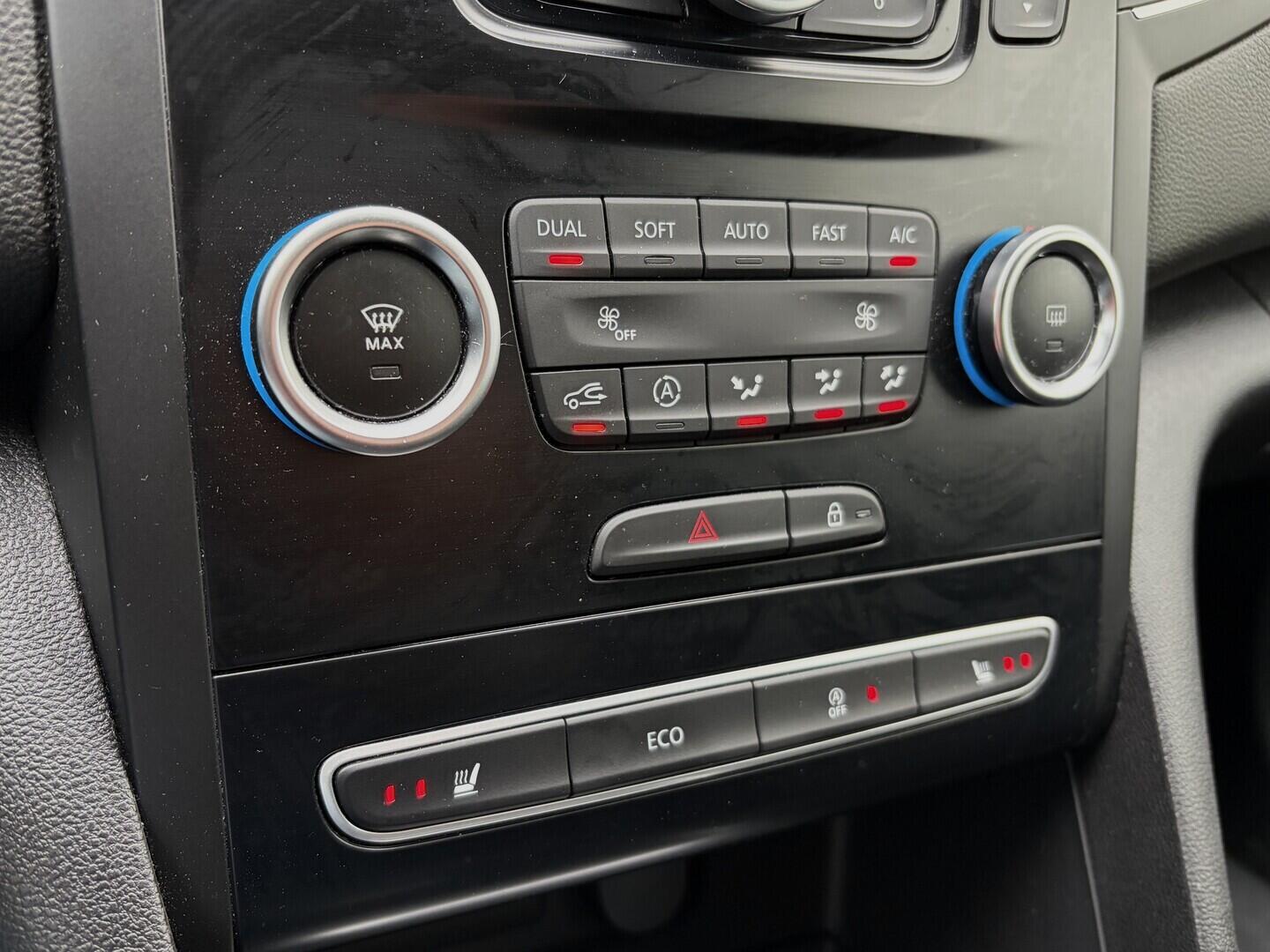 OZ190V01608_33.webp_MÉGANE Limited 1.2 TCe 97 kW manuál