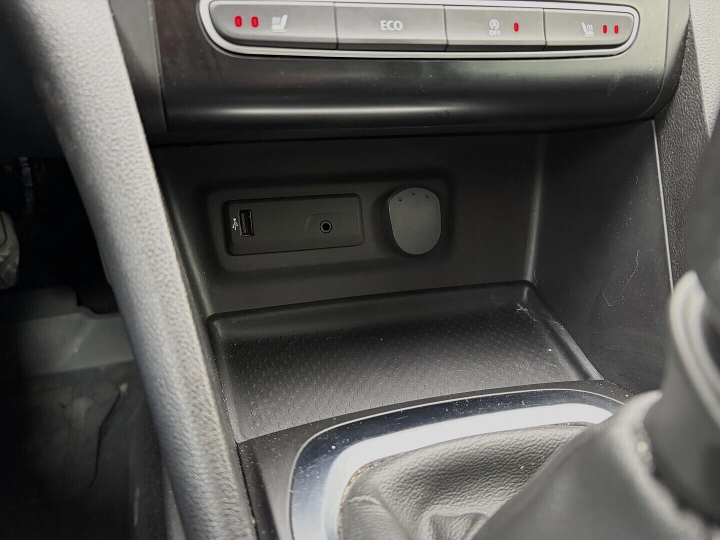 OZ190V01608_34.webp_MÉGANE Limited 1.2 TCe 97 kW manuál