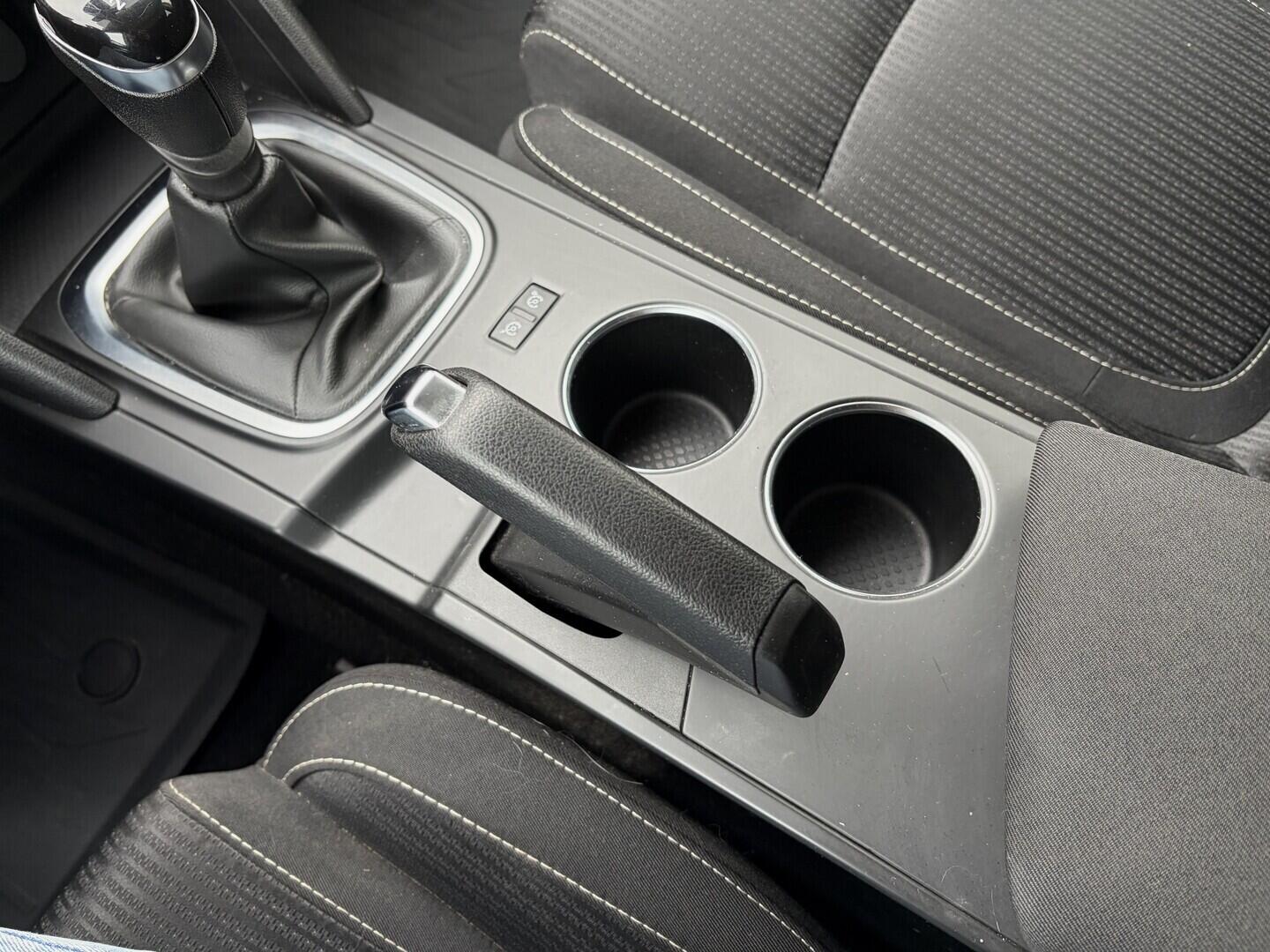 OZ190V01608_36.webp_MÉGANE Limited 1.2 TCe 97 kW manuál