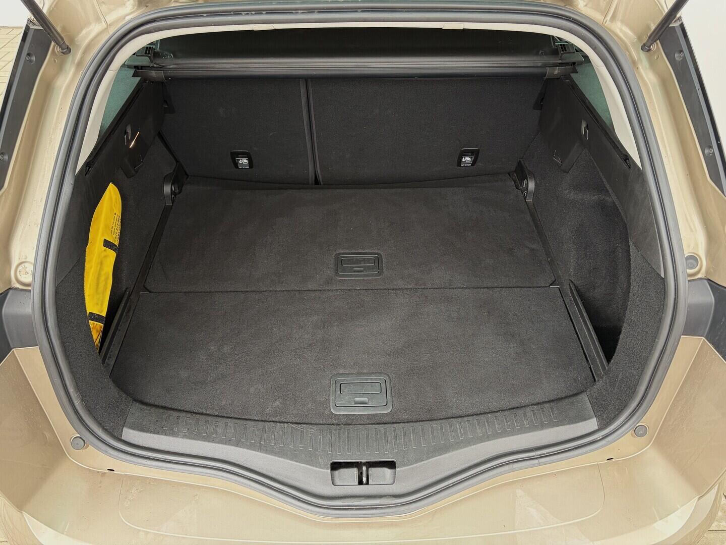 OZ190V01608_39.webp_MÉGANE Limited 1.2 TCe 97 kW manuál