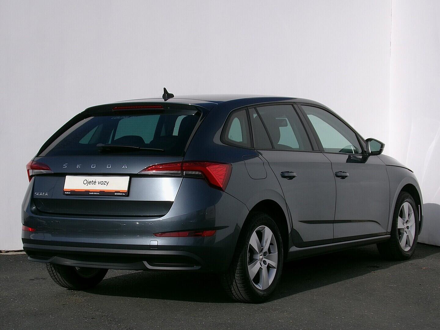 OZ190V01610_11.webp_SCALA Ambition 1.6 TSI 85 kW manuál, DPH