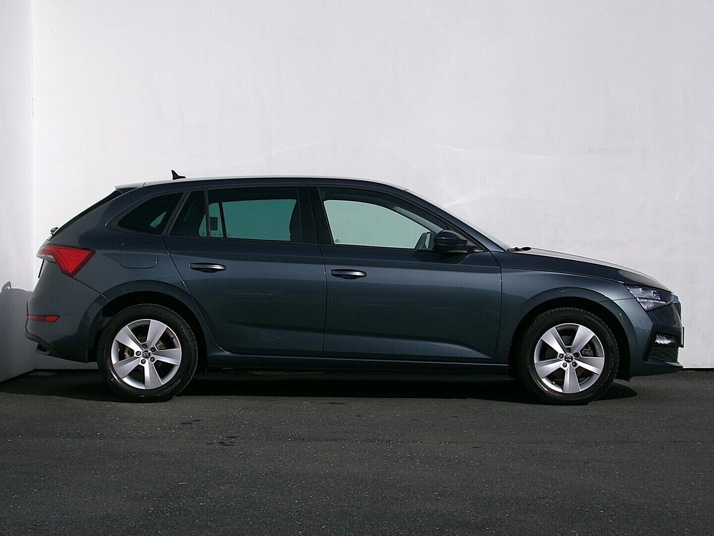 OZ190V01610_16.webp_SCALA Ambition 1.6 TSI 85 kW manuál, DPH