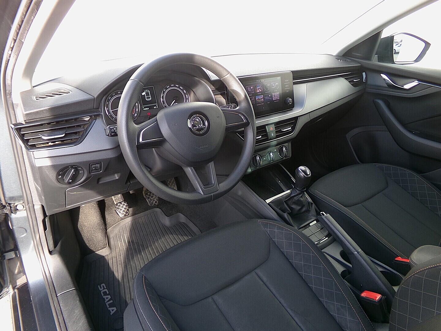 OZ190V01610_19.webp_SCALA Ambition 1.6 TSI 85 kW manuál, DPH