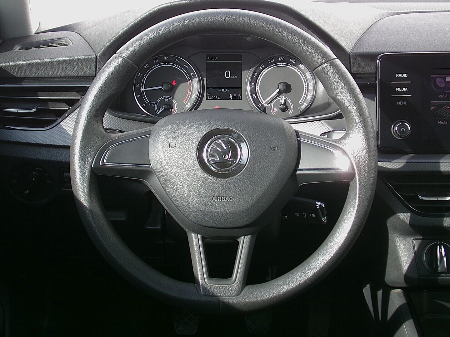 OZ190V01610_23.webp_SCALA Ambition 1.6 TSI 85 kW manuál, DPH