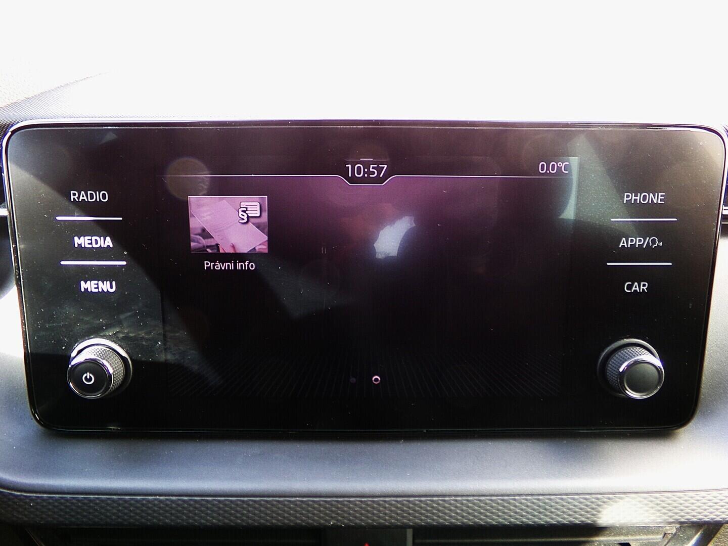 OZ190V01610_26.webp_SCALA Ambition 1.6 TSI 85 kW manuál, DPH