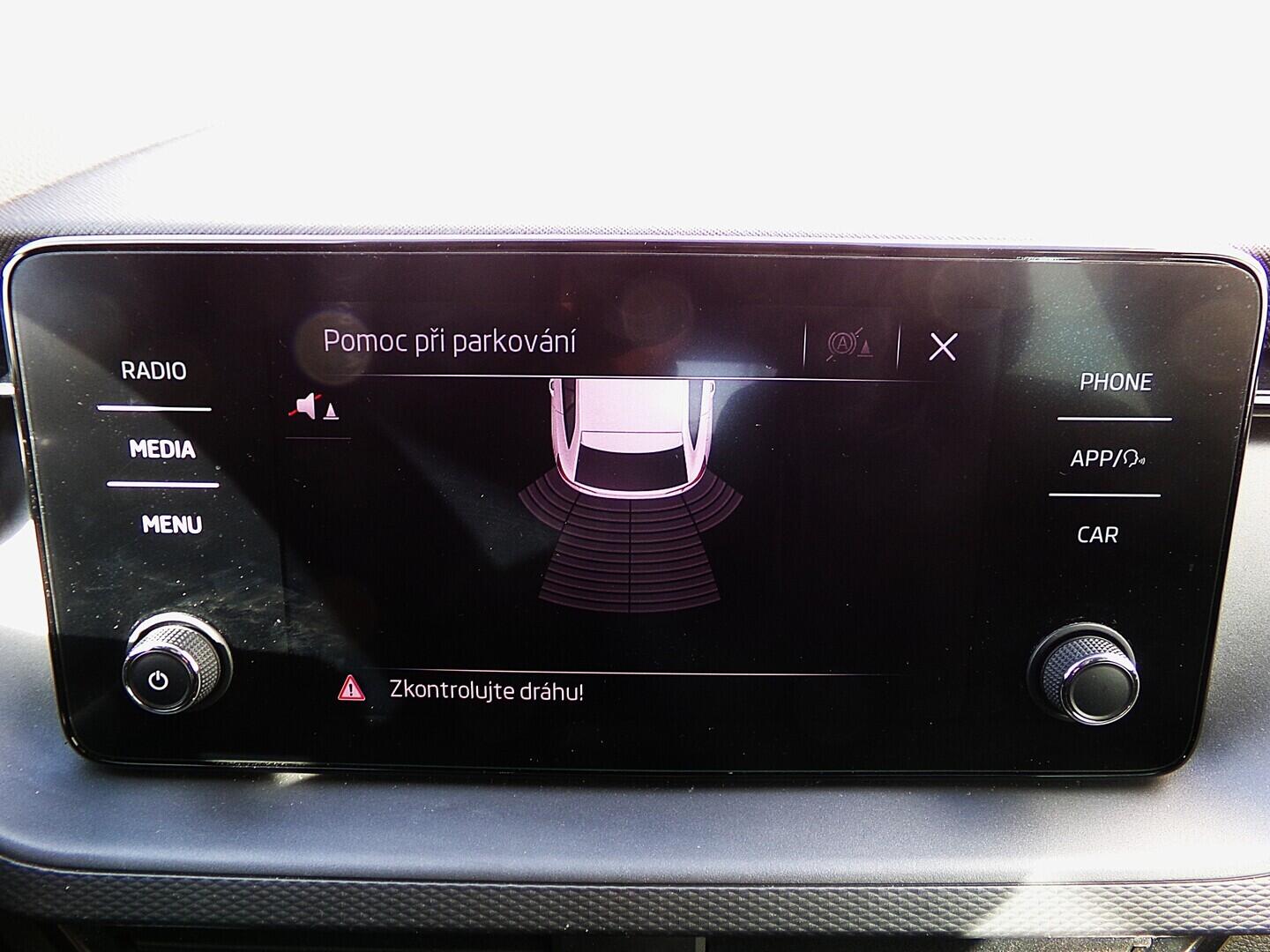 OZ190V01610_29.webp_SCALA Ambition 1.6 TSI 85 kW manuál, DPH