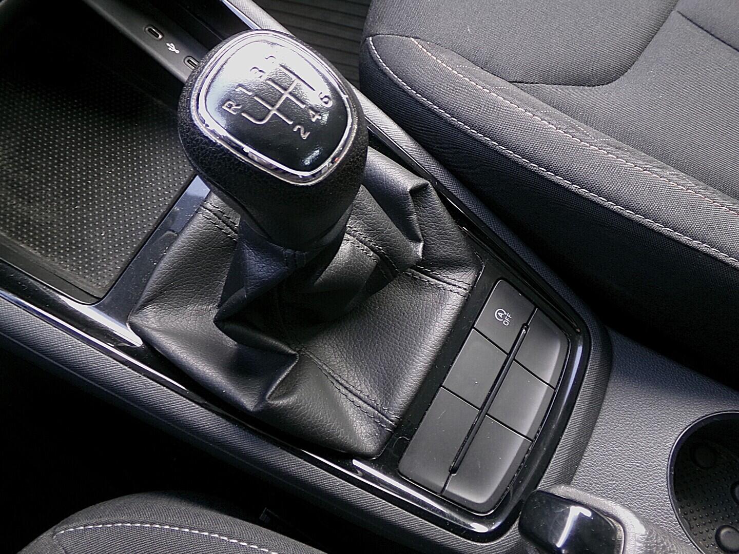 OZ190V01610_31.webp_SCALA Ambition 1.6 TSI 85 kW manuál, DPH