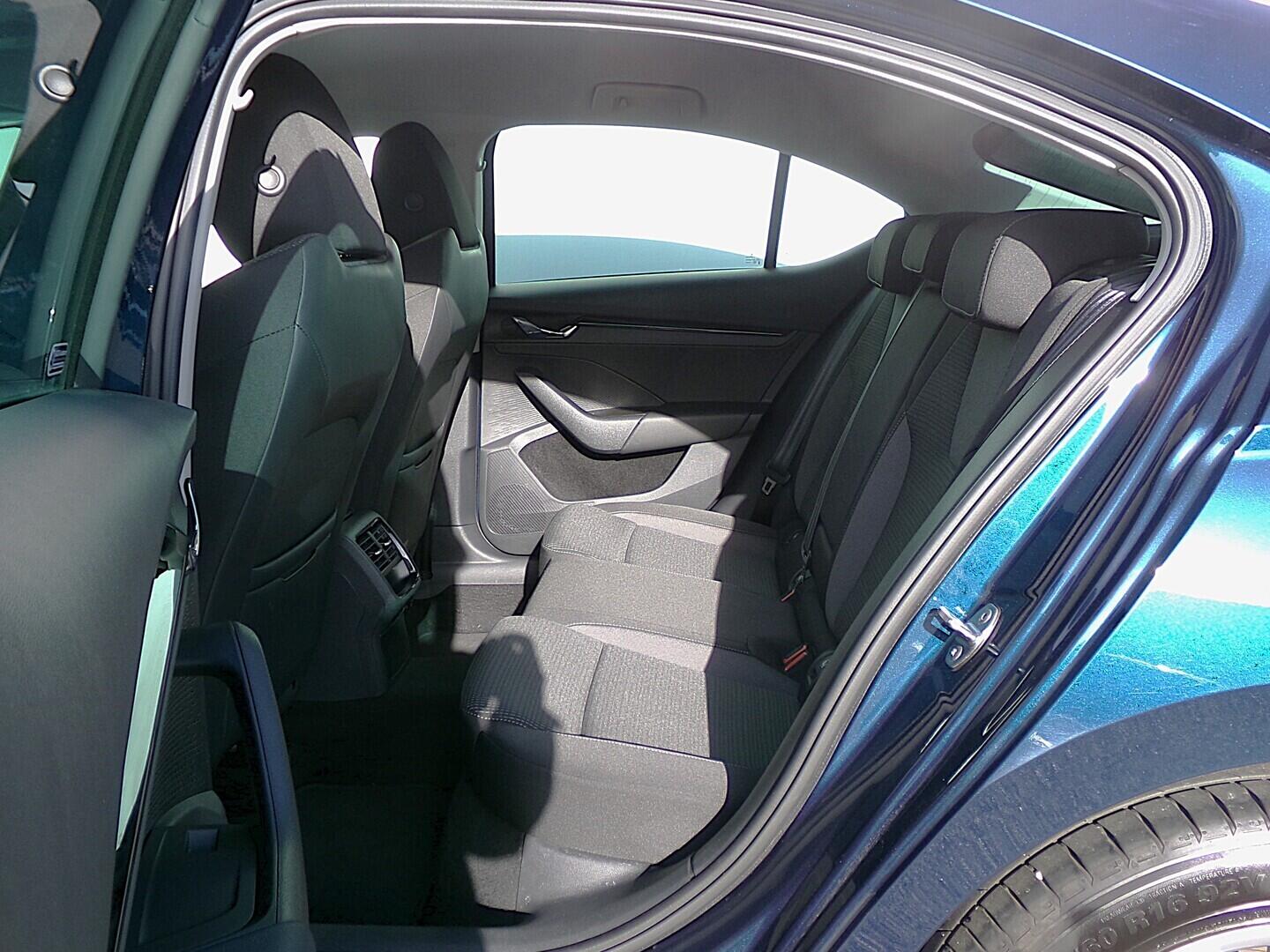 OZ190V01619_32.webp_OCTAVIA Ambition Plus 1.5 TSI 110 kW manuál