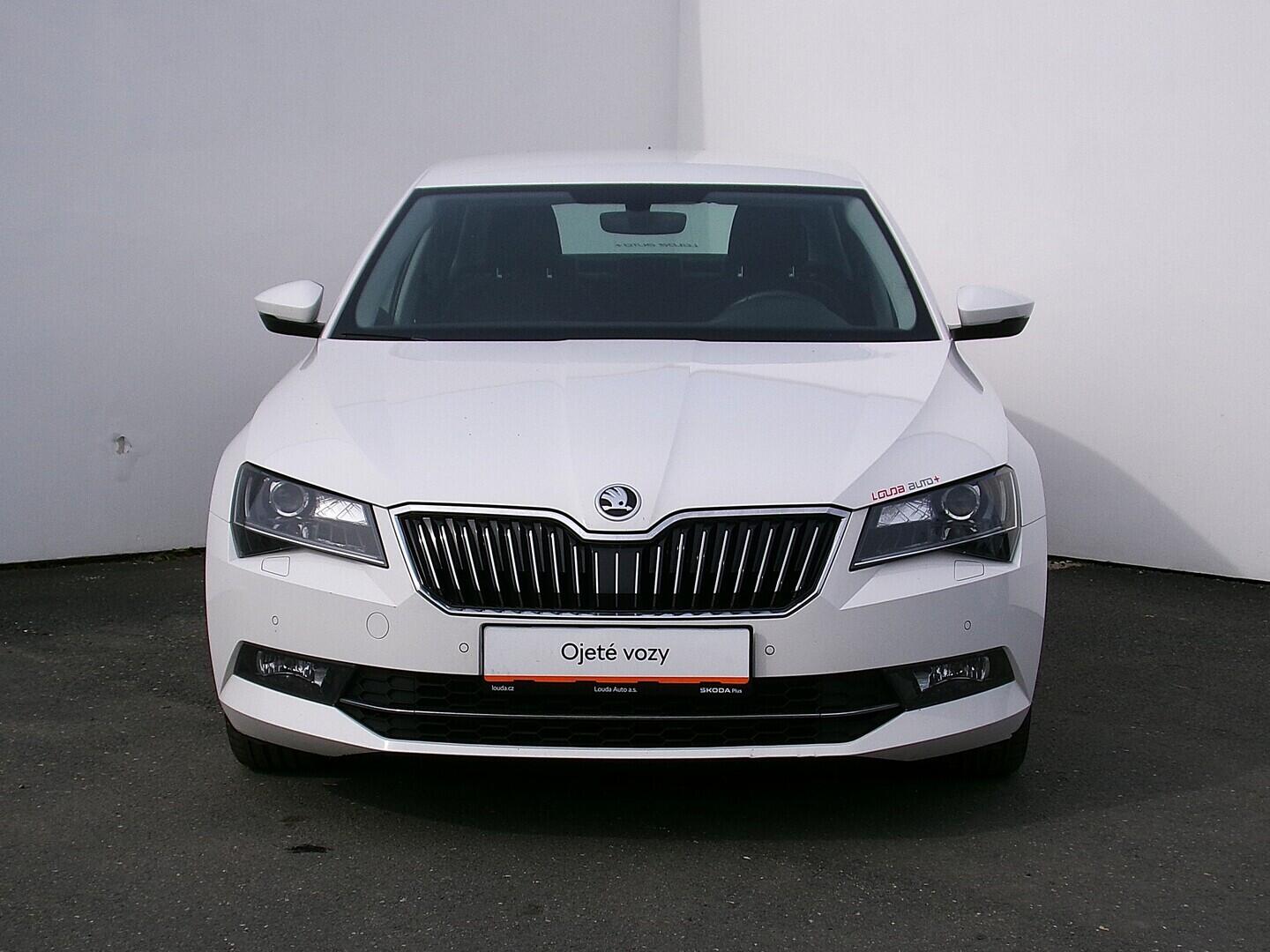 OZ190V01620_11.webp_SUPERB Style 2.0 TDI 110 kW automat