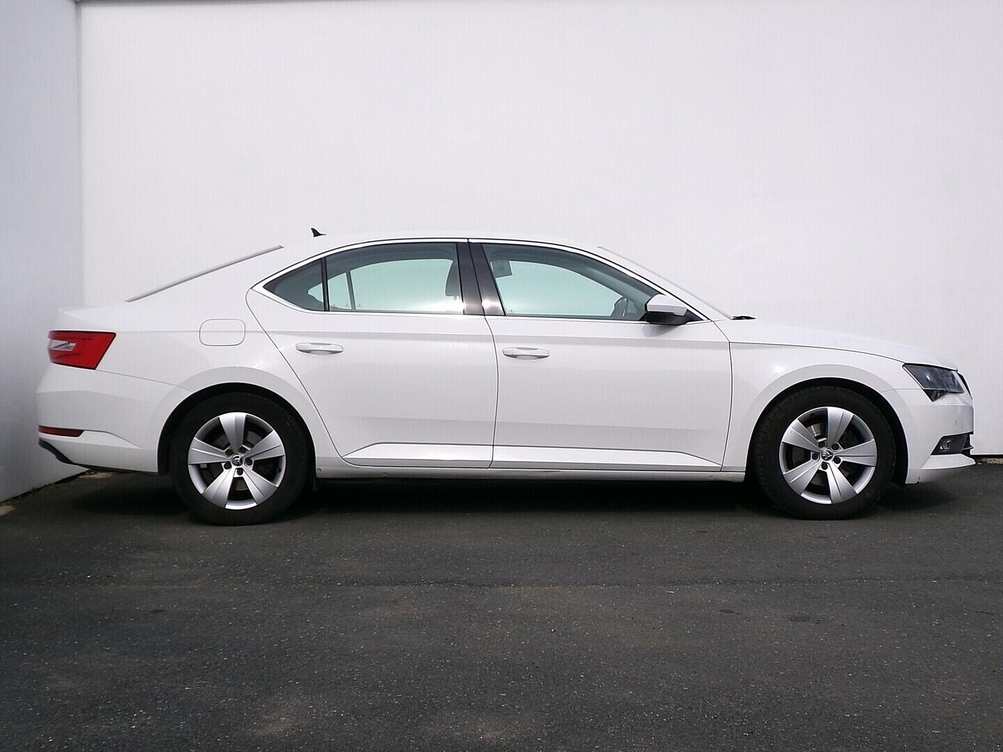 OZ190V01620_13.webp_SUPERB Style 2.0 TDI 110 kW automat