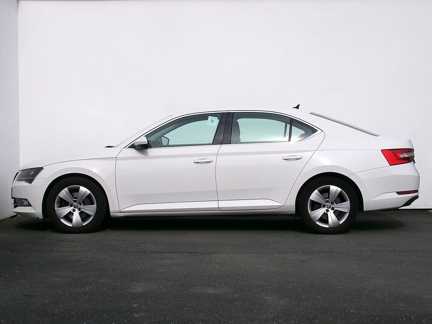 OZ190V01620_17.webp_SUPERB Style 2.0 TDI 110 kW automat