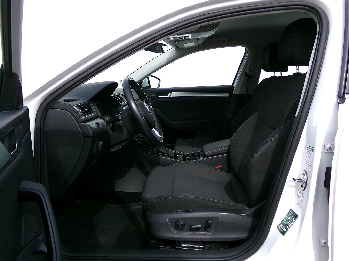 OZ190V01620_18.webp_SUPERB Style 2.0 TDI 110 kW automat